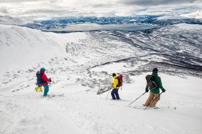 Go skiing in the Lyngen Alps